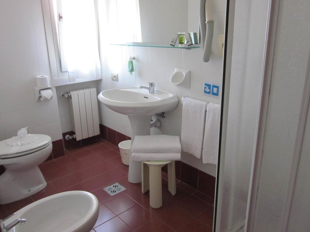 Hotel Marina Torri Del Benaco Zewnętrze zdjęcie