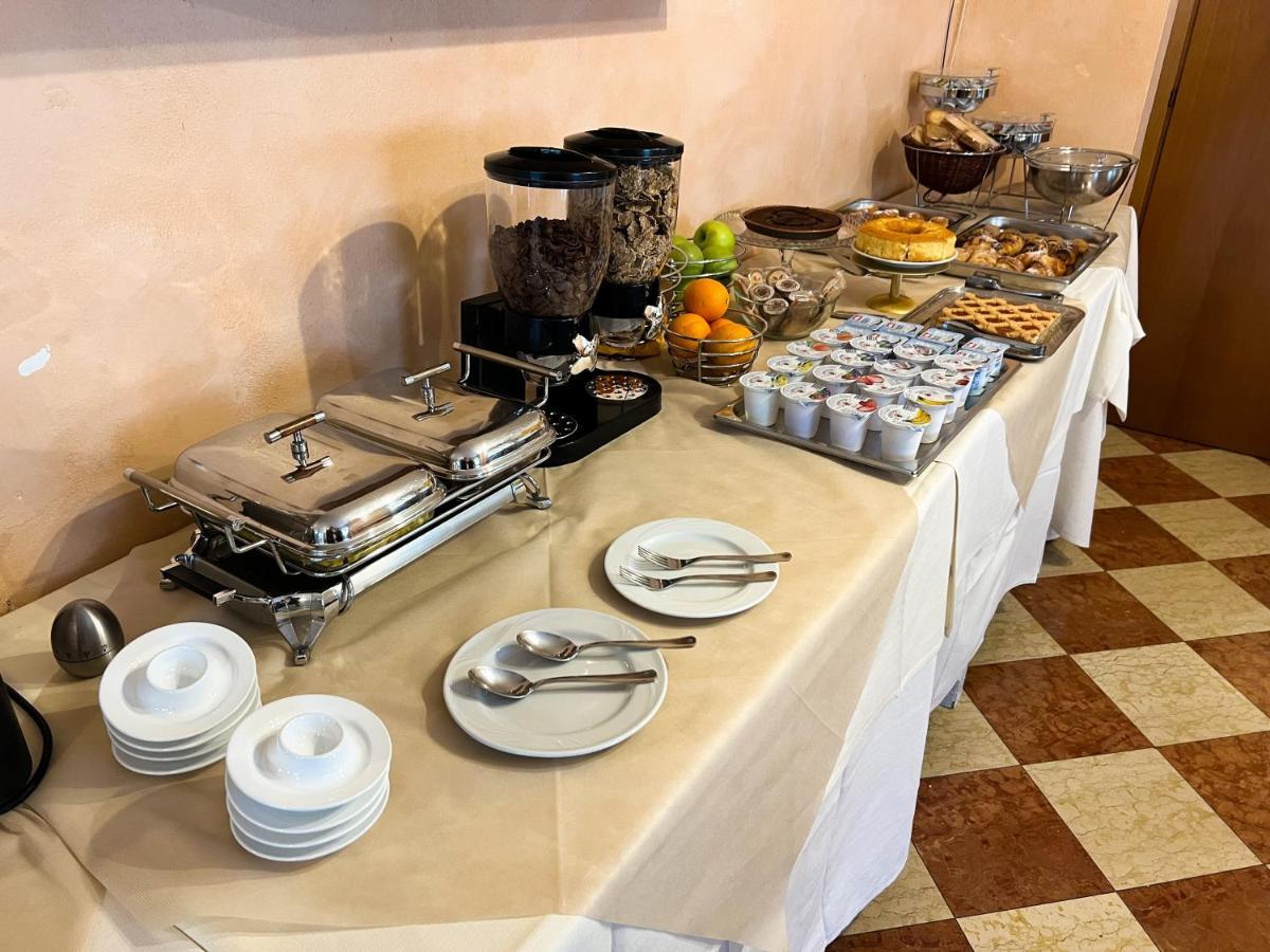 Hotel Marina Torri Del Benaco Zewnętrze zdjęcie