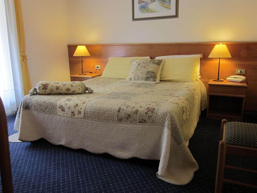 Hotel Marina Torri Del Benaco Zewnętrze zdjęcie