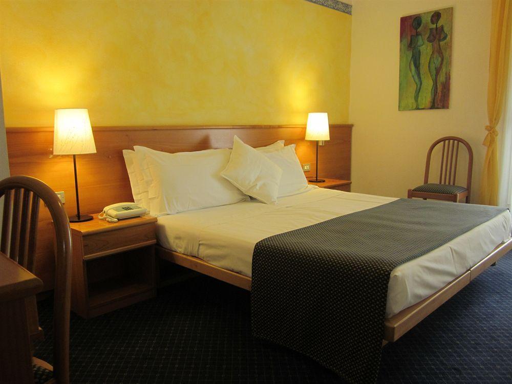 Hotel Marina Torri Del Benaco Zewnętrze zdjęcie